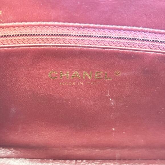 Chanel Red Quilted Lambskin Diagonal Camera Bag Medium - Picture 15 of 16